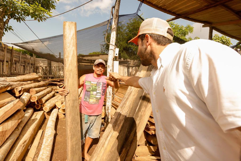 En Ciénaga de Oro, calle a calle, casa a casa, ganándome el cariño de los Orenses junto a nuestro amigo Alejandro Mejía.

¡Vamos a hacer historia en este municipio!
#CórdobaMeEnamora