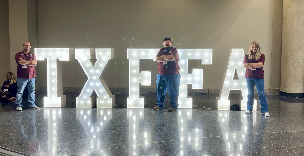 Conroe__FFA's tweet image. Your Conroe FFA Advisors posting up with Texas FFA💛💙
