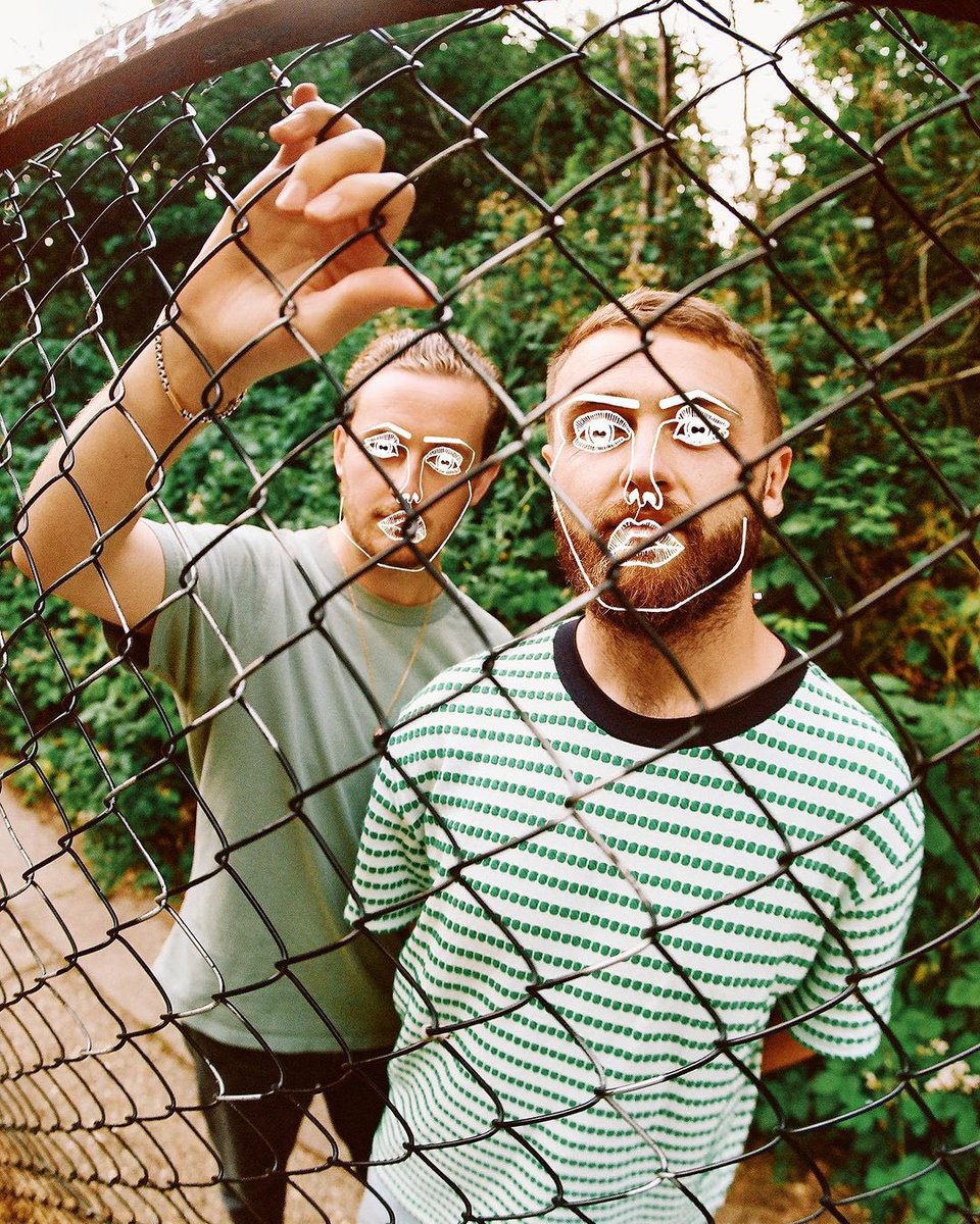 PLAYLIST_MAG's tweet photo. El nuevo disco de Disclosure llamado “Alchemy”, estará disponible esta noche. https://t.co/ekpAMbv12t