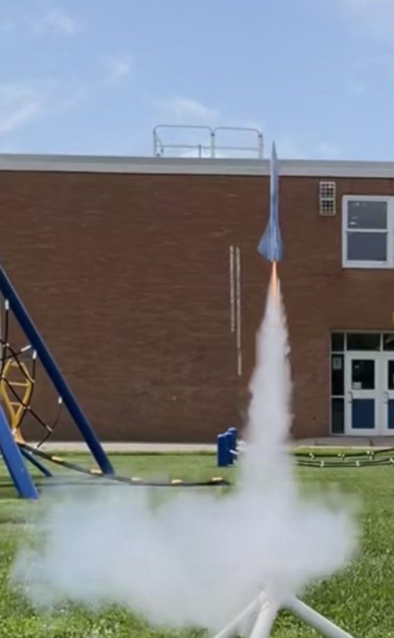 The intermediate Rocketry group at GET SMArT Camp had a phenomenal day of flight!  #STEM #Camp