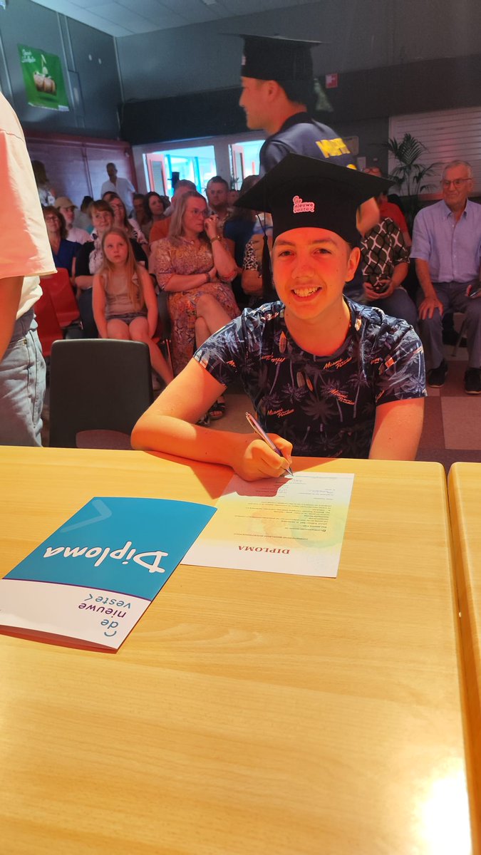 Vandaag de diploma uitreiking van Kian. #trots!
