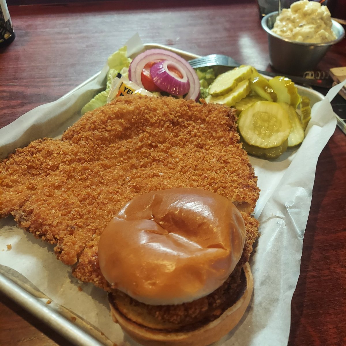 COwsley33's tweet image. #SnackinWithOrtega #StillLife @wildwoodIC
#Breaded #Pork #Tenderloin
and the kitchen gave me the hook up on those pickles...thanks Skinny!