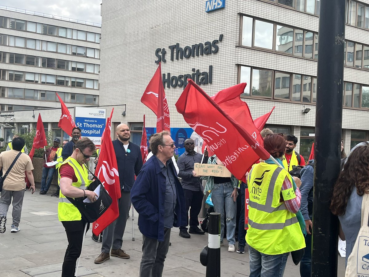 centaur2911's tweet photo. #Solidarity with our @GSTTnhs members of @UniteLondonEast who are taking #NHSstrike action today as a result of @UniteinHealth members of @unitetheunion rejection of the Government’s #payoffer.  Thanks  @johnmcdonnellMP #Solidarity @TheBMA https://t.co/JnM4GNLBcb