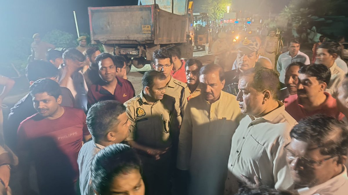 यमुना का जलस्तर बढ़ने से नोएडा के सैकटर 135 गौशाला में पानी भर गया, लगभग 850 गऊ डूब क्षेत्र के मजदूर पानी में फस गये |  सांसद डॉ महेश शर्मा, जिला अध्यक्ष मनोज गुप्ता  महामंत्री गणेश जाटव,उमेश त्यागी आदि मौके पर पहुचे, सांसद जी ने प्रशासनिक अधिकारियों को हर संभव मदद का भरोसा दिया