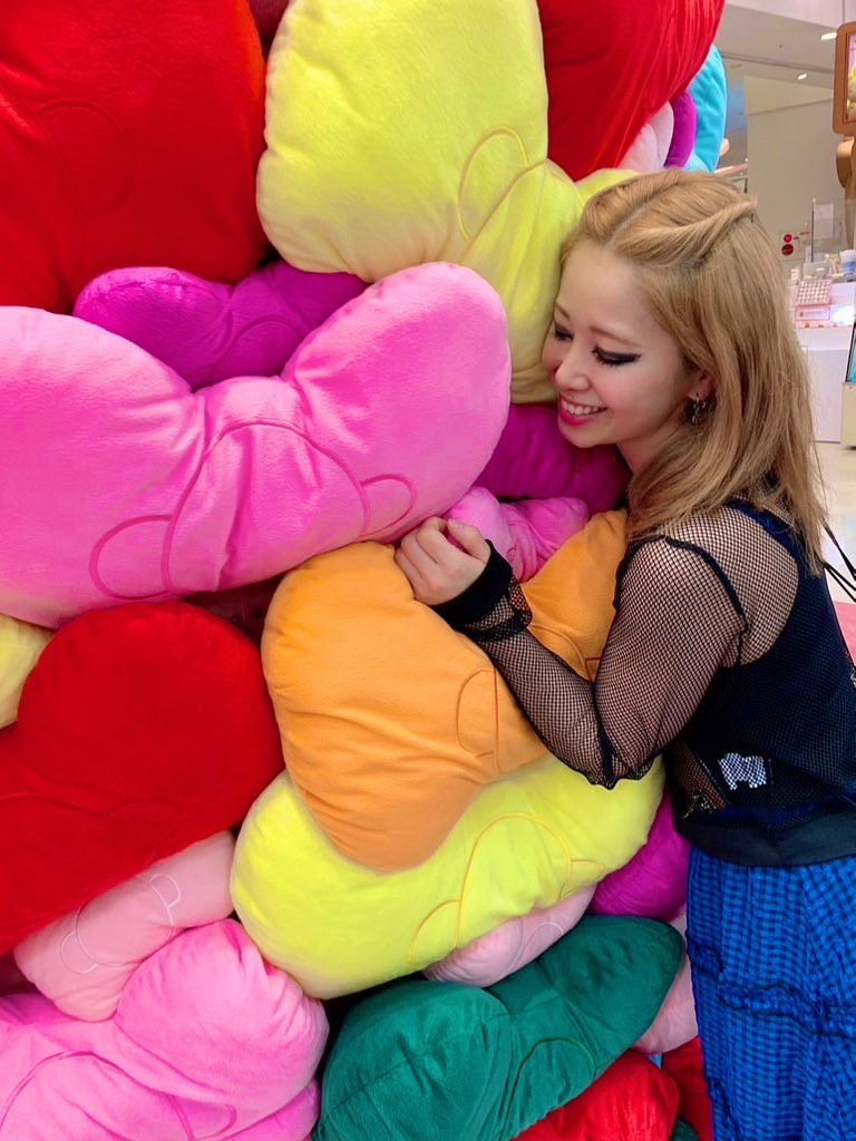 juliabbey031's tweet photo. @AvrilLavigne
When can I see you again?🩷🩷🩷✨
#hellokitty
#hellokittyjapan
@sanrio_news https://t.co/bRs13r6iEF