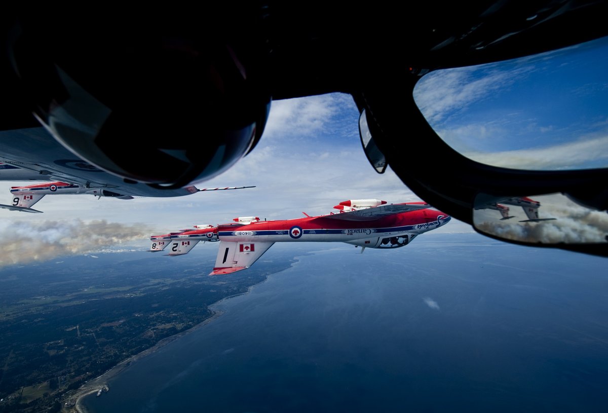CanadianForces's tweet photo. They make it look so easy!

The Canadian Forces Snowbirds, 431 Air Demonstration Squadron, flying in formation while training at 19 Wing Comox, BC, and the surrounding area in 2009 and 2010. https://t.co/VRpB2Wk93k
