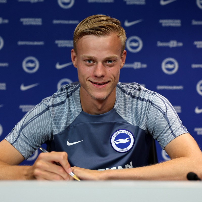 OfficialBHAFC's tweet photo. We are pleased to confirm that Jan Paul van Hecke has signed a new contract with the club! ✍️