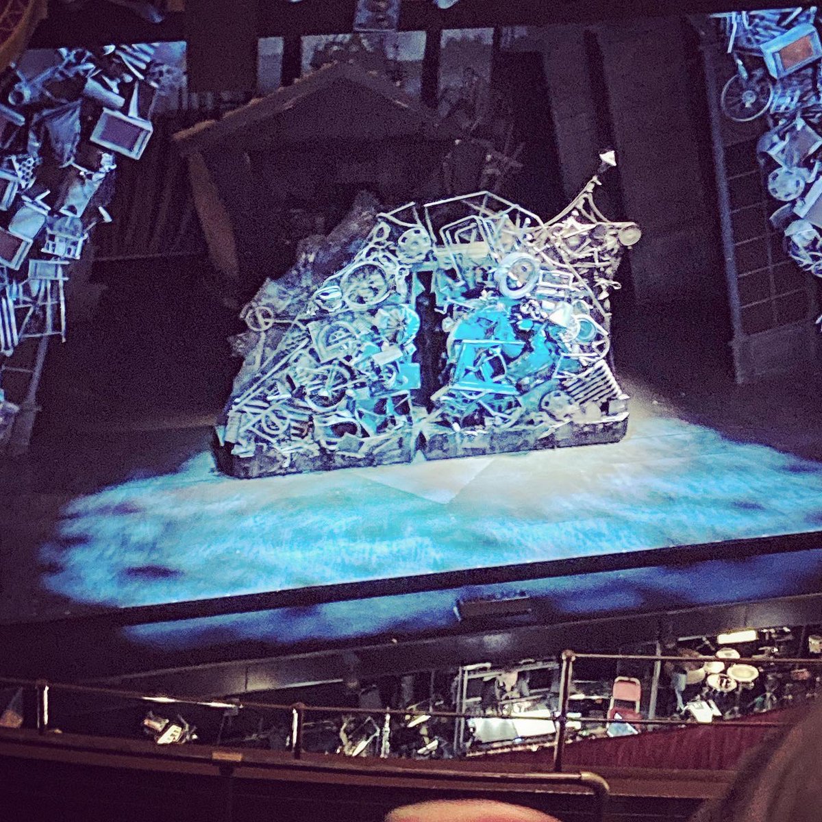 SeanB102's tweet photo. Seeing โCharlie and the Chocolate Factory: The Musicalโ at the Palace Theatre, Manchester.
#charlieandthechocolatefactorymusical #jamesbrining #garethsnook #willywonka #charliebucket #grandpajoe #augustusgloop #verucasalt #violetbeauregarde #miketeevee #palacetheatremanchester https://t.co/kvNoePRbYQ