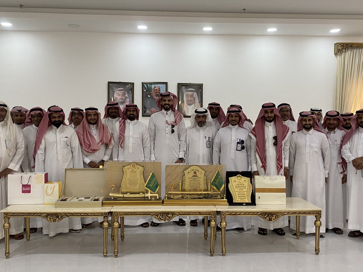 بحضور رئيس #بلدية_الموسم المهندس/خالد بن موسى حساني أقامت البلدية حفل تكريم وتوديع للمهندس/محمد بن علي حكمي بعد انتهاء فترة عمله رئيساً لبلدية الموسم وتكليفه رئيساً لبلدية الشقيق يأتي هذا التكريم وفاءًا من منسوبي بلدية الموسم
