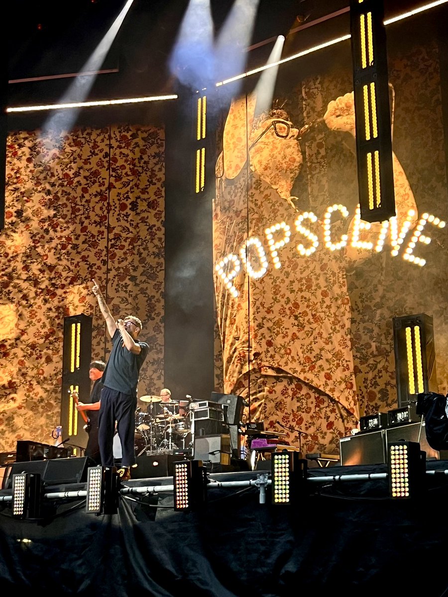 EditorJangles's tweet image. I’m not crying, you are . . . It started when I was 11 and, countless gigs later, you saved the very best until I was 41. Thank you @blurofficial @DaveRowntree @grahamcoxon @alexjameshq @Damonalbarn for an epic and truly emotional @wembleystadium show