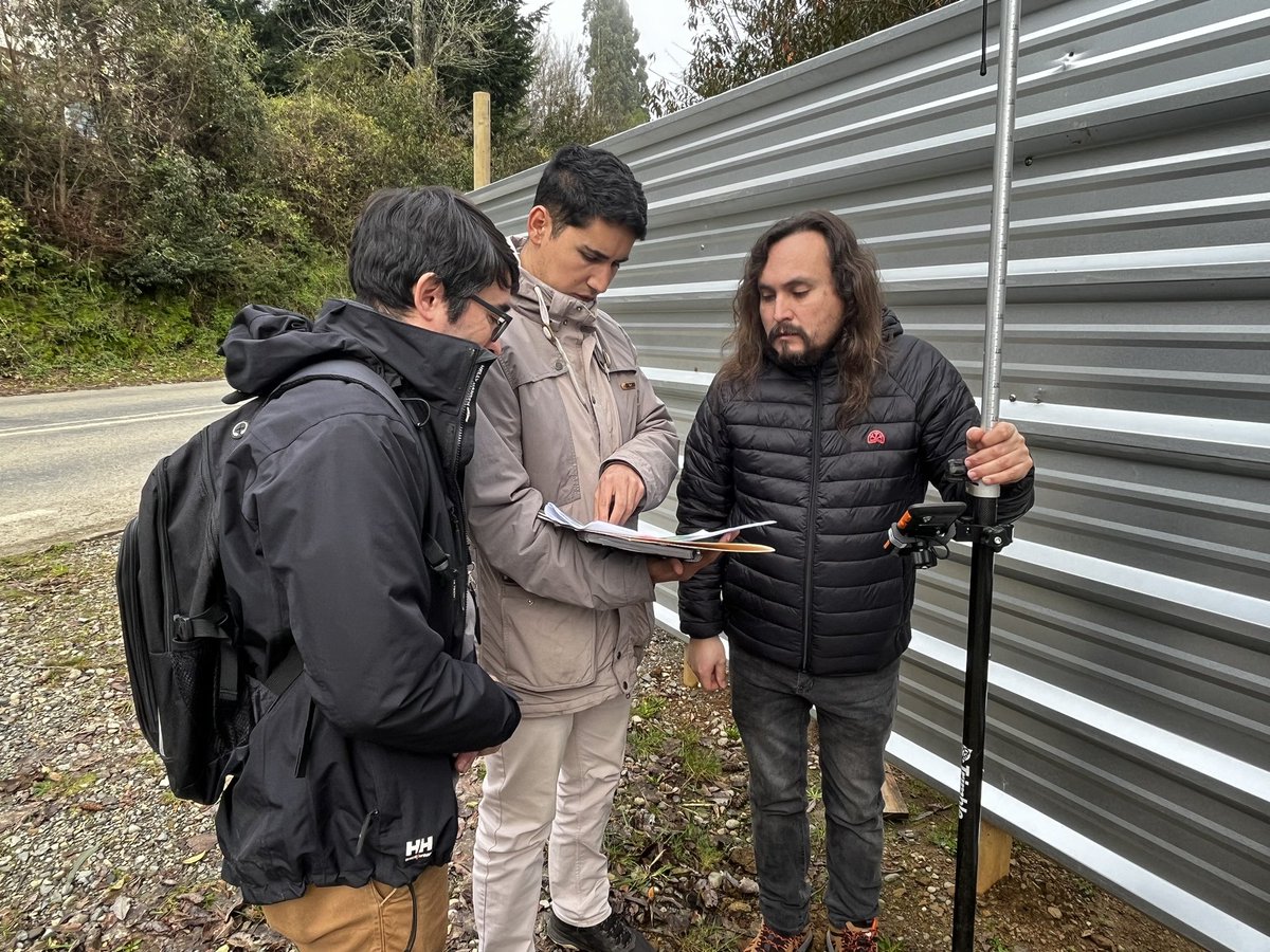 LosRiosBBNN's tweet photo. Hoy jueves funcionarios de @LosRiosBBNN estuvieron en el sector #Chamil - #Morrompulli de #Valdiviacl midiendo puntos que permitirán la generación de planos y minutas de deslindes en el marco de un proceso de acceso a playa en la comuna de Valdivia. #PresentesPorUnMejorFuturo https://t.co/FdM9Wq47aj