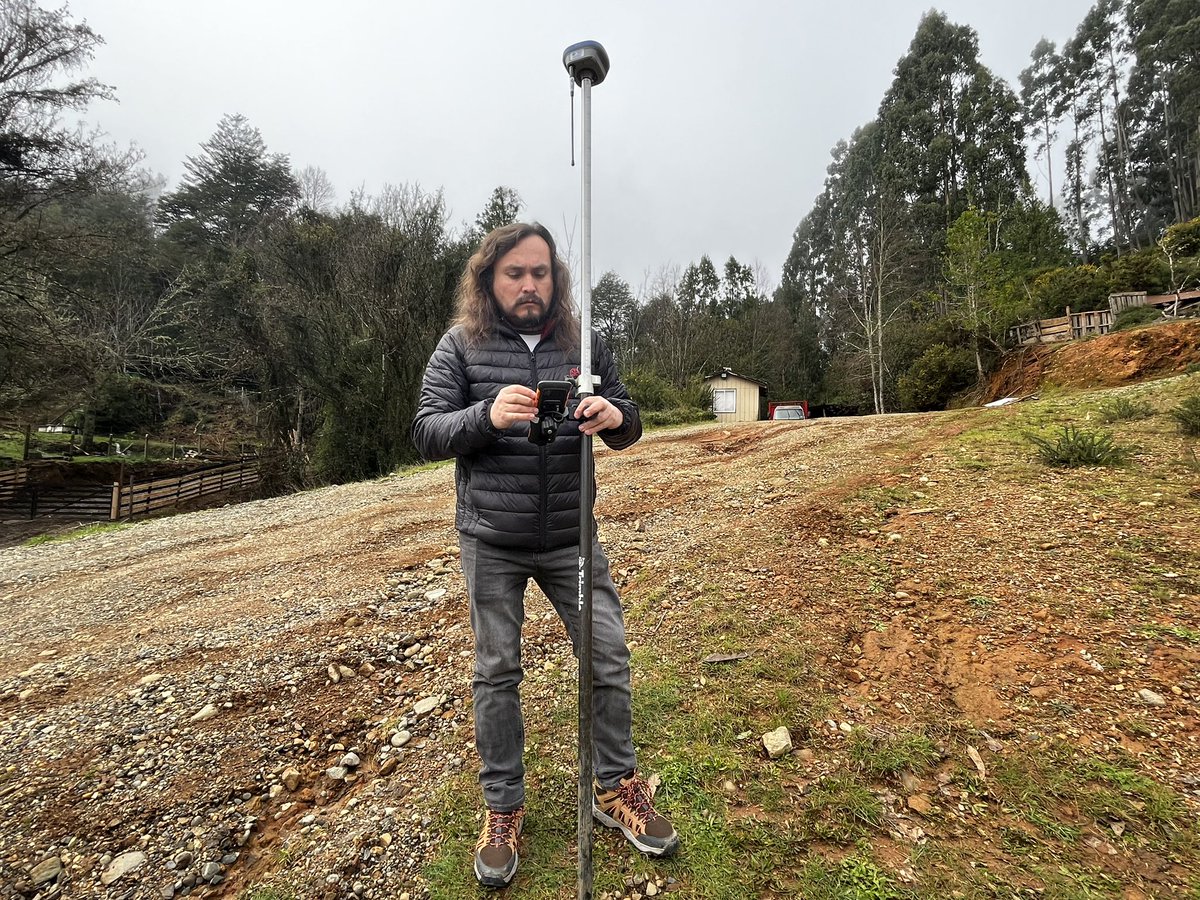 LosRiosBBNN's tweet photo. Hoy jueves funcionarios de @LosRiosBBNN estuvieron en el sector #Chamil - #Morrompulli de #Valdiviacl midiendo puntos que permitirán la generación de planos y minutas de deslindes en el marco de un proceso de acceso a playa en la comuna de Valdivia. #PresentesPorUnMejorFuturo https://t.co/FdM9Wq47aj