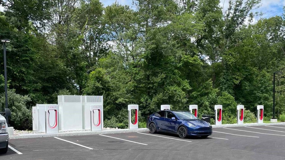 RT @TeslaCharging: New Tesla Supercharger: Warwick, RI - Division Street (8 stalls) 
https://t.co/XQ2OUiOZZK https://t.co/CaiTRA2qJU