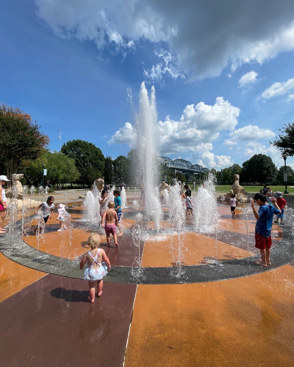 Something about those scenic city summers ☀️ 
📍: Coolidge Park Fountains  

#visitchatt #chattanooga #tennessee #summer #downtownchatt