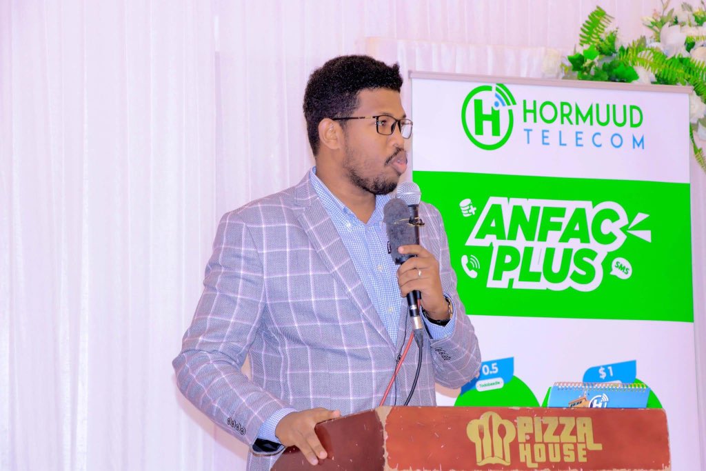 Yahyewellman's tweet photo. Waxaan dhiiri gelin ugu tagay arday dhamaysatay waxbarashada dugsiga, dhamaan waalidiinta iyo macallimiinta dadaalka ku bixisay waxaan ku bogaadinaynaa doorkooda ku aadan barbaarinta ubadka Soomaaliyeed, gaar ahaan Gobolka Banaadir.
#MakeChange
#Practice OQP
#ChiefyahyeWellman https://t.co/UHa2fOZCLB