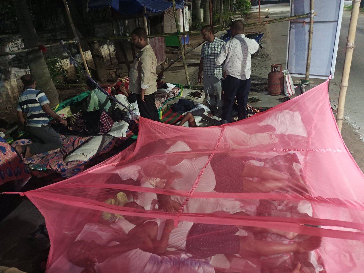 <a href="/JharkhandCMO/">Office of Chief Minister, Jharkhand</a> <a href="/Badal_Patralekh/">BADAL</a> <a href="/kccjharkhand/">किसान कॉल सेंटर, झारखंड</a> <a href="/jhar_governor/">Governor of Jharkhand</a>  महाशय आप सब वातानुकूलित कमरों में आराम फरमा रहे हैं और हम जनसेवक घर परिवार बाल बच्चे को भगवान भरोसे छोड़ कर नेपाल हाउस के सामने सड़क पर रात बिताने को मजबूर है। आखिर जनसेवकों की क्या गलती है। किस गलती की सजा मिल रही है?