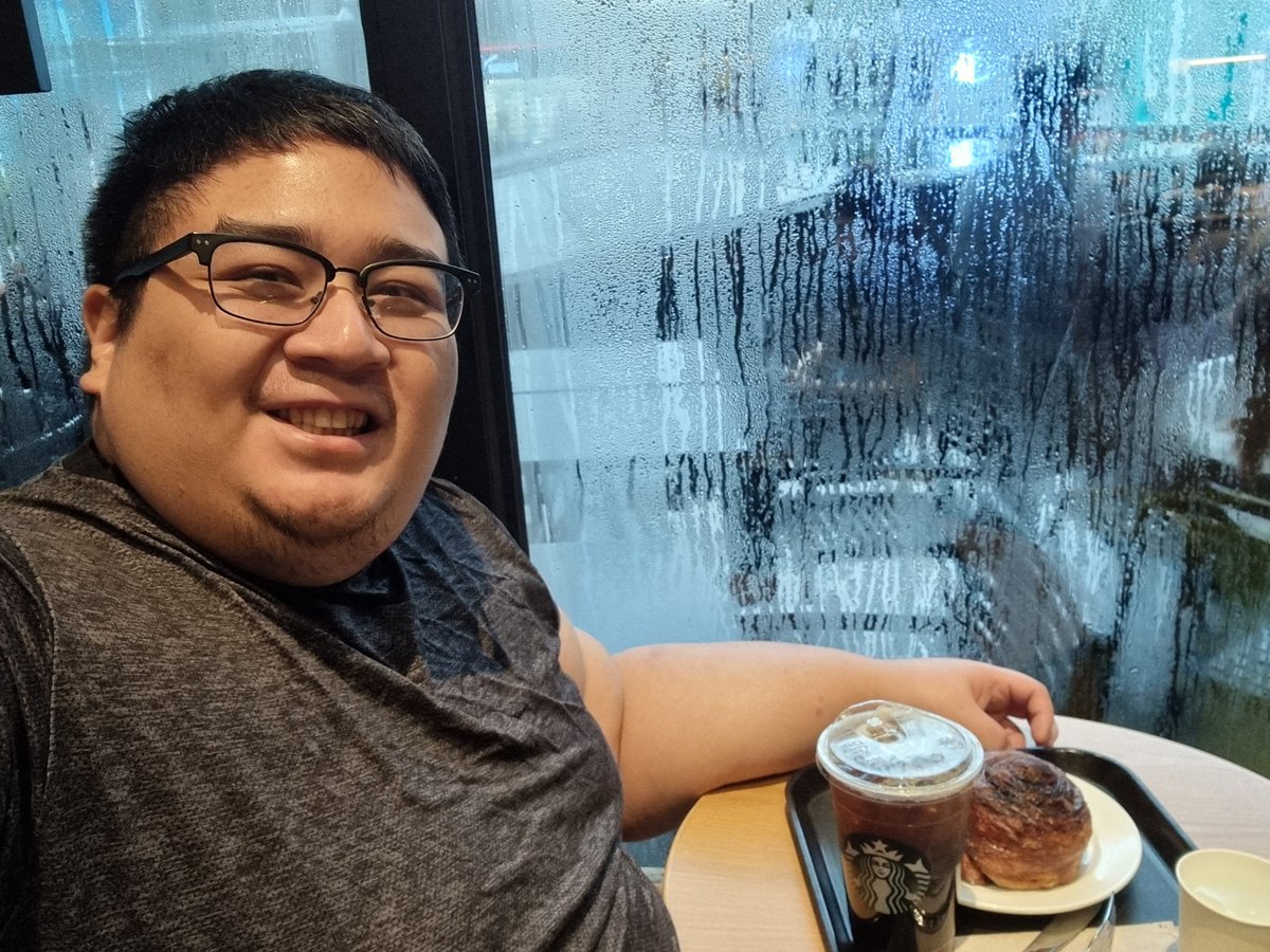 slickrickmavs's tweet photo. Late Post: Stopover muna habang palipas coding. Haha akalain mo yun nabudol agad ako. Kainis ang laki at ang ganda kasi ng datablitz dito hehe. Tara merienda tayo! #WheninBGC (weird ambagal mag upload kanina) https://t.co/hKMp3McUKi