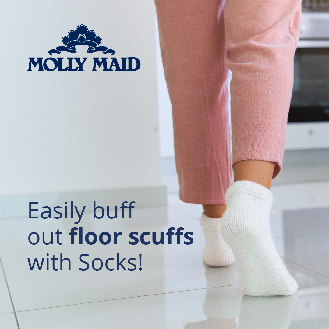 MOLLYMAIDinUK's tweet image. Protect your hardwood by removing small marks with a sock or a clean tennis ball. To erase bigger scuffs, add a little baking soda to a damp cloth and gently rub. Then rinse with a damp paper towel and dry.

#Cleaning #CleaningTip #CleaningGuide #MollyMaid #CleaningExperts