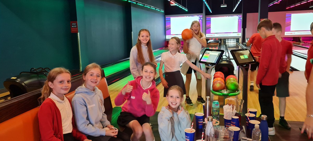 LouCon10's tweet photo. A fun Y6 rewards day 🤩 https://t.co/jh1EvWf78b