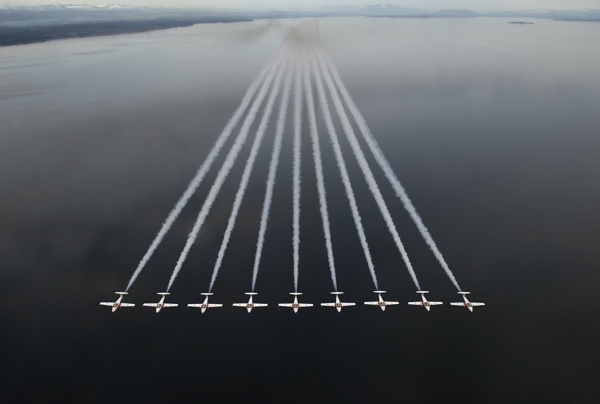 CanadianForces's tweet photo. They make it look so easy!

The Canadian Forces Snowbirds, 431 Air Demonstration Squadron, flying in formation while training at 19 Wing Comox, BC, and the surrounding area in 2009 and 2010. https://t.co/VRpB2Wk93k