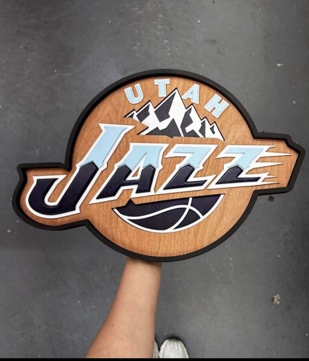 Daldo315Dallas's tweet photo. There is a dude selling these online he lives in New York do you think he’s legit? Should I pull the trigger $80 bucks? https://t.co/bA0cQCiE15