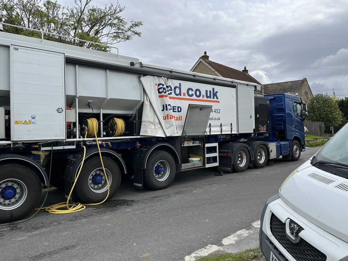 AllanMurray1's tweet photo. Underfloor laid these guys turned up sorted 2 hours fantastic service Mayhew easyscreed https://t.co/XHfksyKQwQ https://t.co/bIqAh7EMem