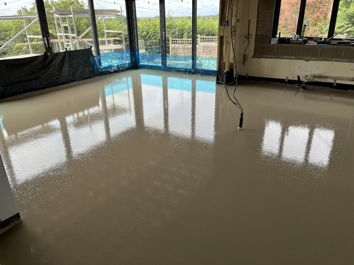 AllanMurray1's tweet photo. Underfloor laid these guys turned up sorted 2 hours fantastic service Mayhew easyscreed https://t.co/XHfksyKQwQ https://t.co/bIqAh7EMem
