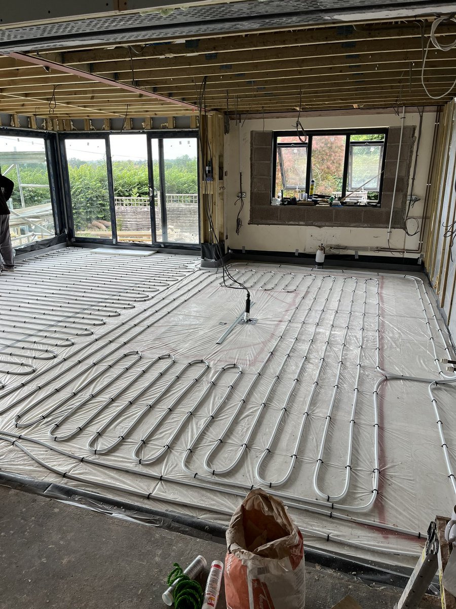 AllanMurray1's tweet photo. Underfloor laid these guys turned up sorted 2 hours fantastic service Mayhew easyscreed https://t.co/XHfksyKQwQ https://t.co/bIqAh7EMem