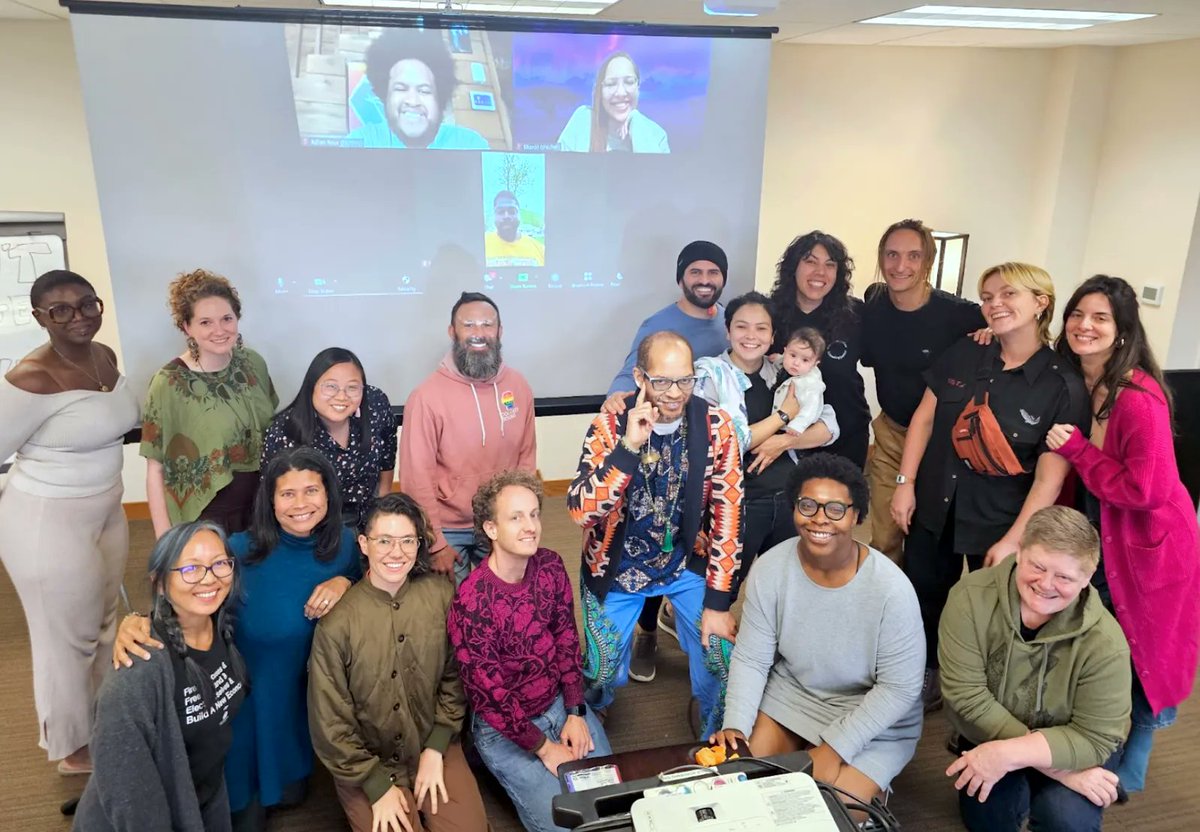 NewEconomics's tweet photo. This year, we grew our network with 32 amazing organizations, have continued to build with #CreativeWildfire artists &amp; are expanding our political education offerings 💛

Will you join our Solidarity Circle to help resource this work for the long haul? 🍅

https://t.co/XARu5wc2GB https://t.co/I22vx3FhJq