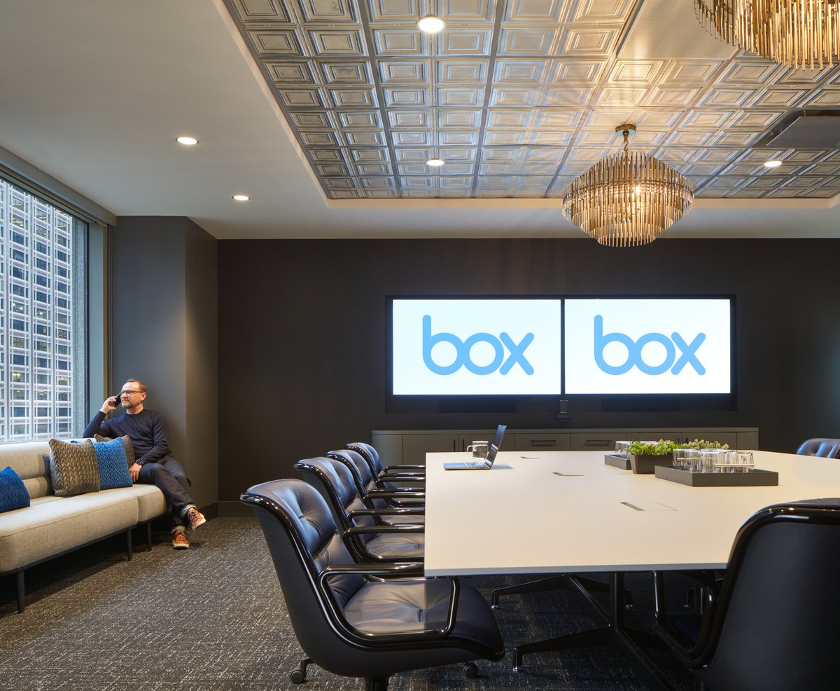 design_stg's tweet photo. You know you are in Chicago when you step foot in @Box's latest office that STG designed. Drawing from iconic Chicago elements, history, &amp; neighborhoods, the motivation of this office is to elevate the expectation of the Box workplace experience.

📷:Christopher Barrett https://t.co/SIKMK4hGVT