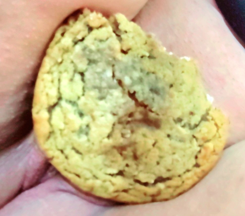 Vecababies's tweet photo. Wanna bite my cookie? https://t.co/eVBiVxCoJk