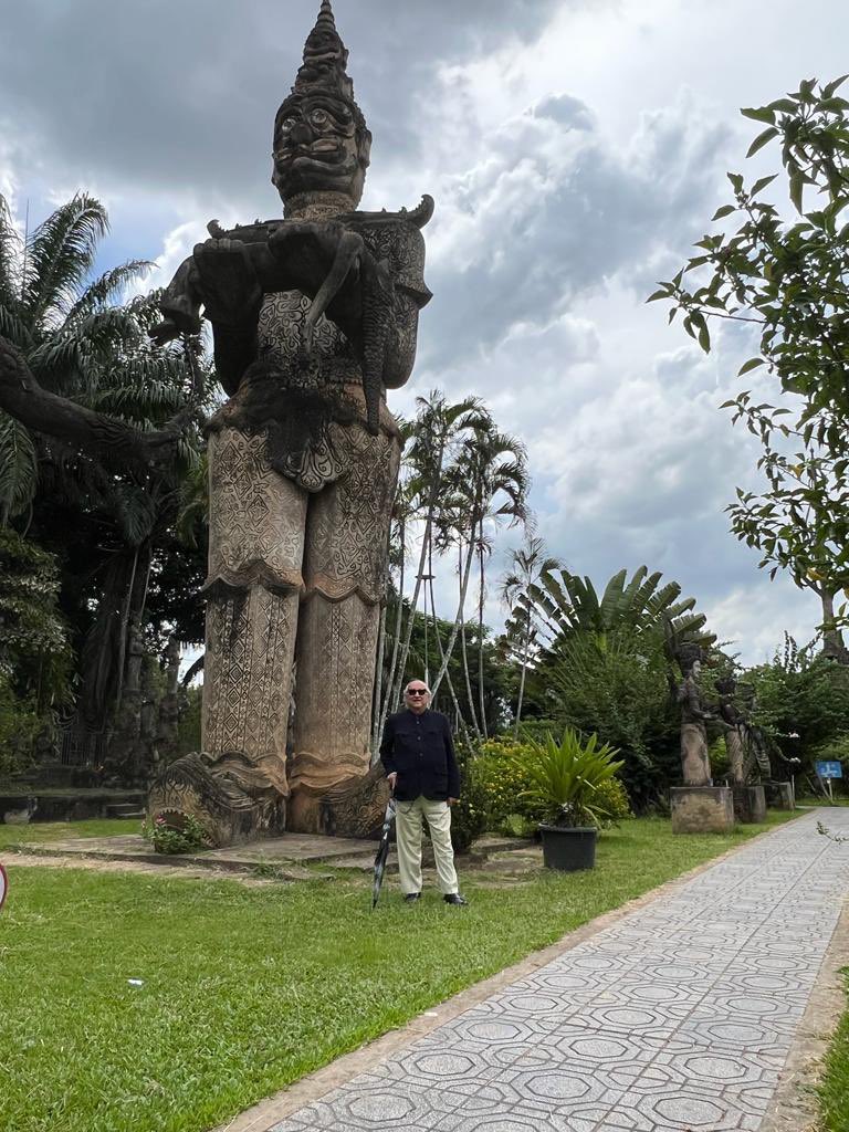 AlfredoJalife's tweet photo. En el Buddha Park(Laos) https://t.co/ToiZ34yHwJ