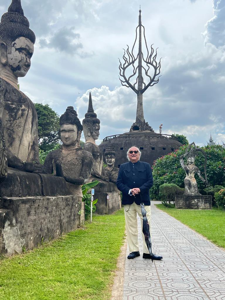 AlfredoJalife's tweet photo. En el Buddha Park(Laos) https://t.co/ToiZ34yHwJ