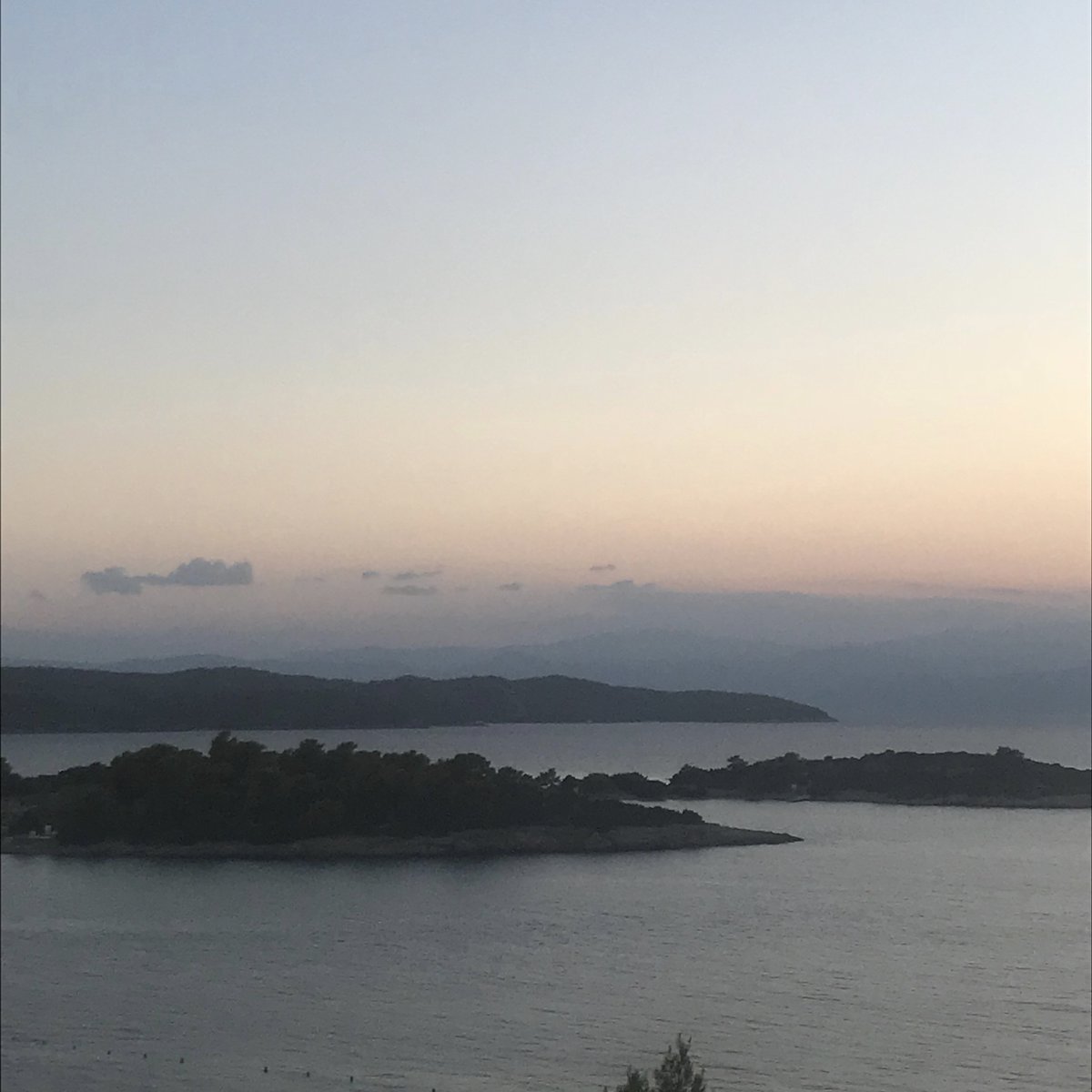 shopModernLusso's tweet photo. Sunsets hit different in 🇬🇷 https://t.co/GIwlpVdTuY