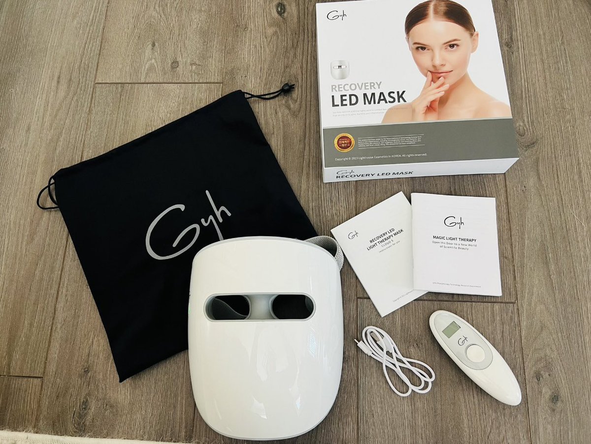 ladyboarder9669's tweet photo. I NEVER get #acne anymore! Thanks to my #LedLightTherapyMask I got on Amazon! Also works great for wrinkles &sun spots 2! #amazonfinds #gotitonamazon #saggingskin #ledtherapy #ledmask #ledlighttherapy #antiaging #adultacne #wrinkles #scars https://t.co/NghxqEAhDu AD https://t.co/ZVRrUvsyzb