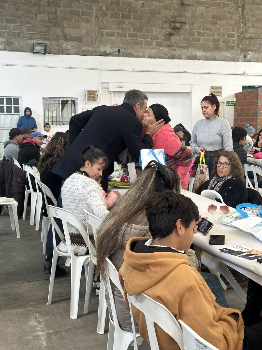 cachi_martinez's tweet photo. #SanLorenzo cerramos nuestra campaña junto al pre candidato a diputado Andres Mancuello. Gracias a las vecinas y vecinos por asistir y acompañarnos!! #PODEMOSMAS
@FrenteRenovador https://t.co/5bgeyEbb43