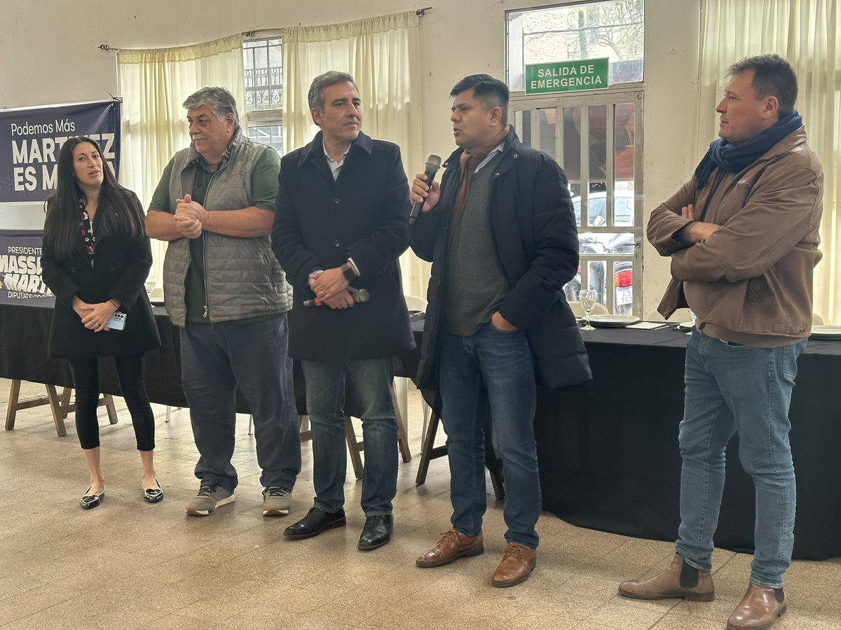 cachi_martinez's tweet photo. #SanLorenzo cerramos nuestra campaña junto al pre candidato a diputado Andres Mancuello. Gracias a las vecinas y vecinos por asistir y acompañarnos!! #PODEMOSMAS
@FrenteRenovador https://t.co/5bgeyEbb43
