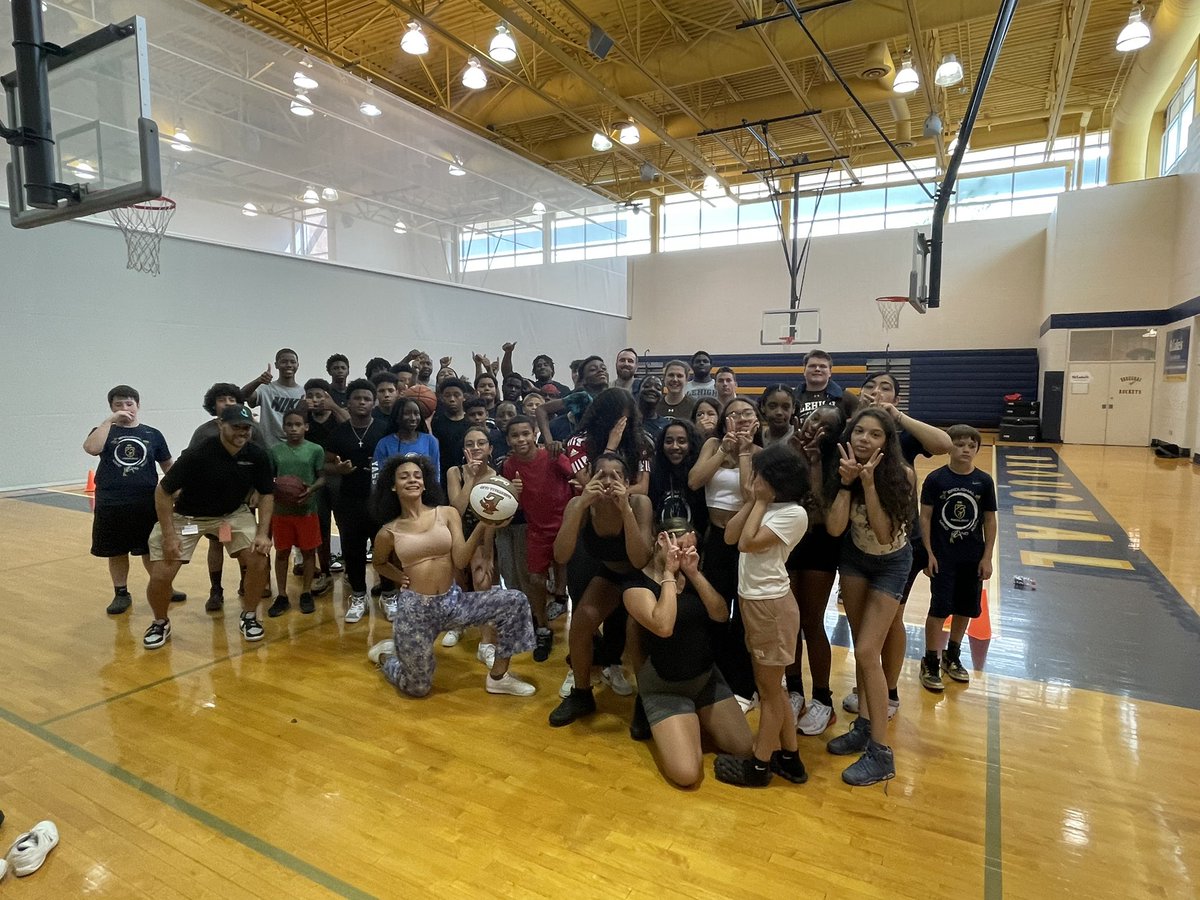 Jen Cierech tweet media