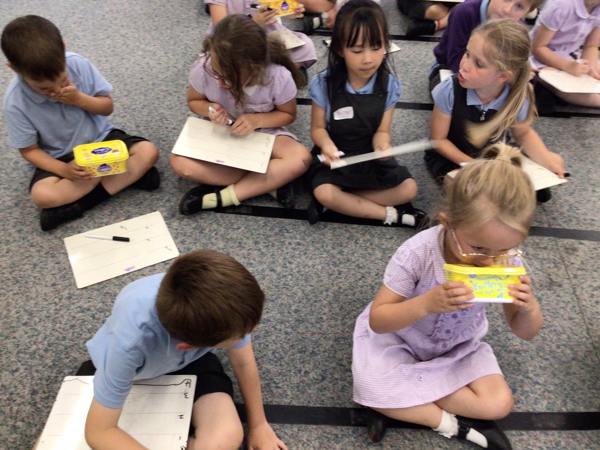 BraeburnPrimary's tweet photo. Team starfish have been using their senses to identify thing they can see, smell and taste. #BraeburnKS1 #BraeburnScience @ExplorifySchool @xandvt https://t.co/1g3VvGlbZO