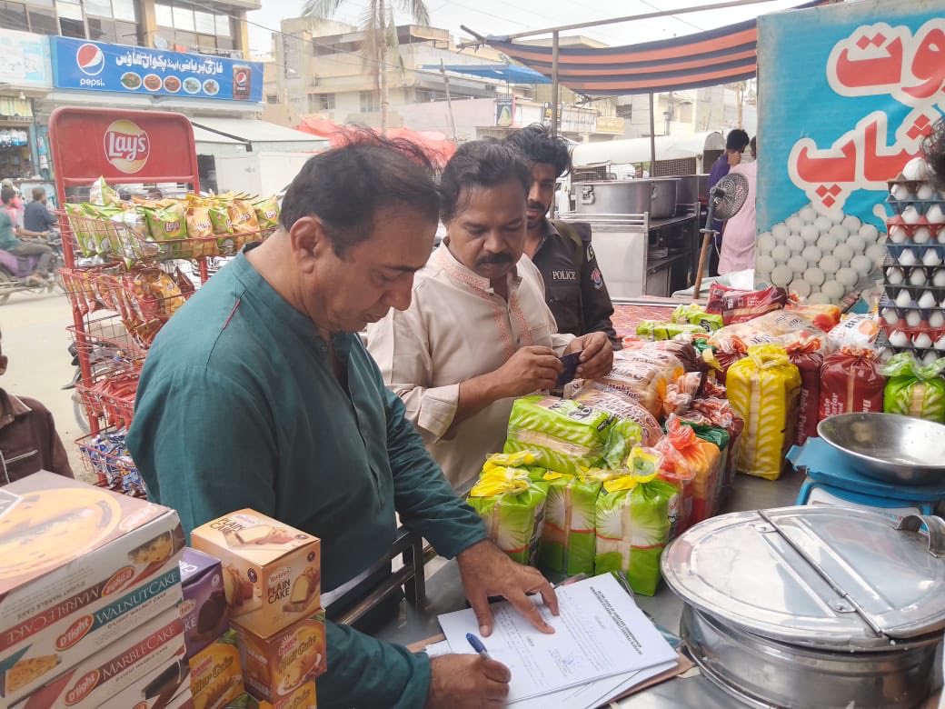S_NehaShah's tweet photo. Crackdown on milk shops selling at high rates continues across Gulberg.
#pricechecking #Gulberg https://t.co/IID4kh555h