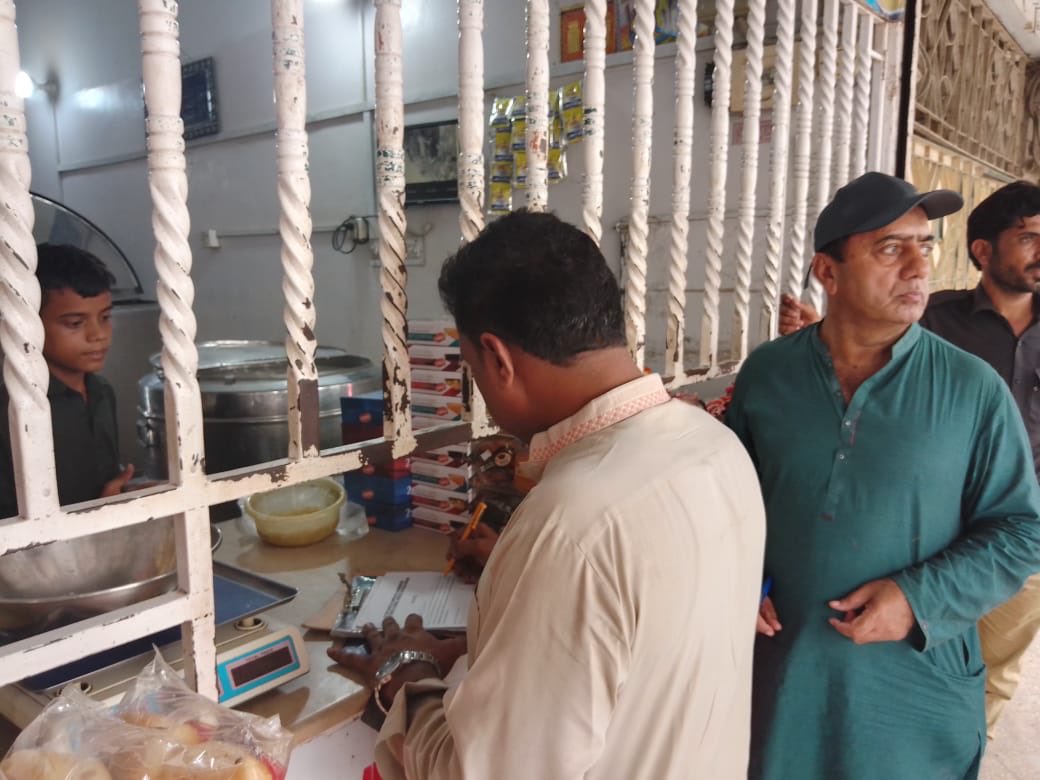 S_NehaShah's tweet photo. Crackdown on milk shops selling at high rates continues across Gulberg.
#pricechecking #Gulberg https://t.co/IID4kh555h