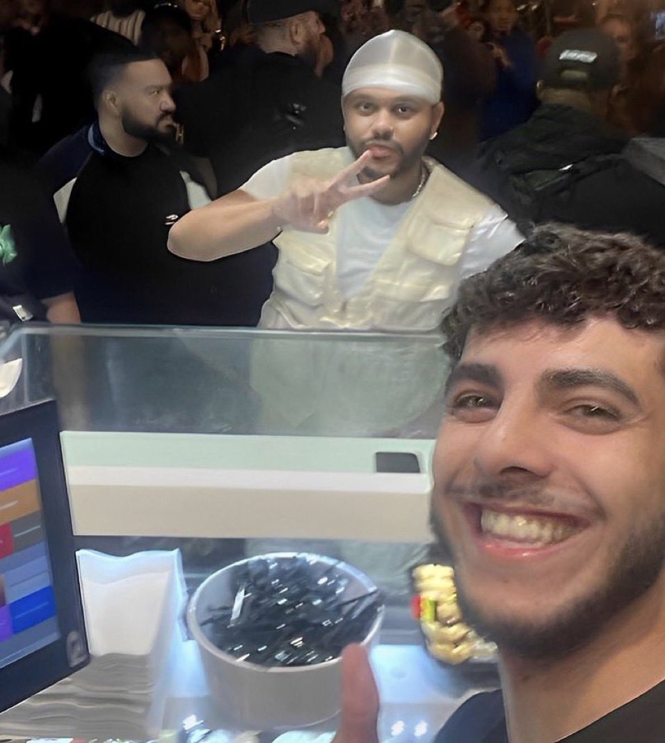 He deserved those churros so much after his amazing performance in Brussels🇧🇪 #AfterHoursTilDawnTour