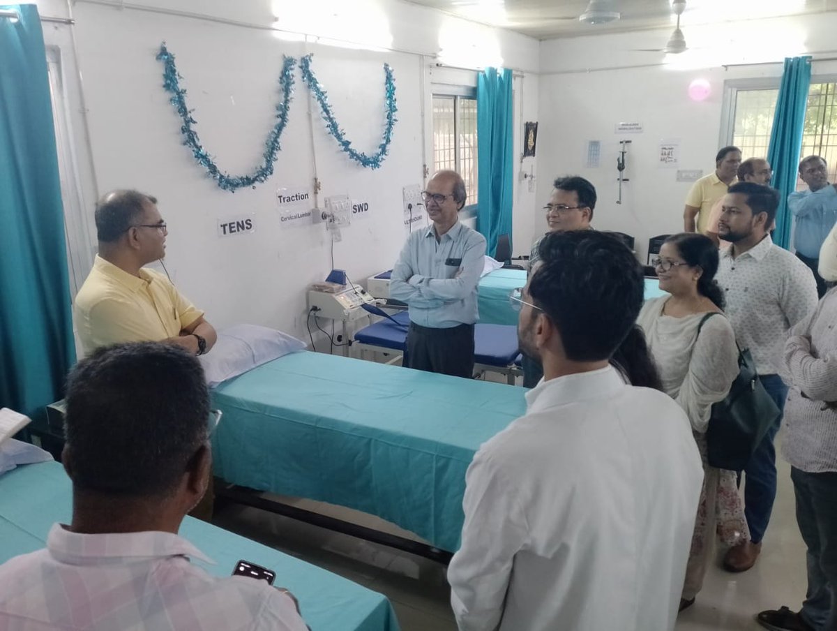AgcCms's tweet photo. @DRM_Agra @CPRONCR @GMNCR1 आज दिनांक 13.07.2023 को मंडलीय रेलवे चिकित्सालय/उ.म.रे./आगरा छावनी में मंडल रेल प्रबंधक/उ.म.रे./आगरा द्वारा फिजियोथेरेपी यूनिट का उद्घाटन किया गया। https://t.co/noCa5SXbeq