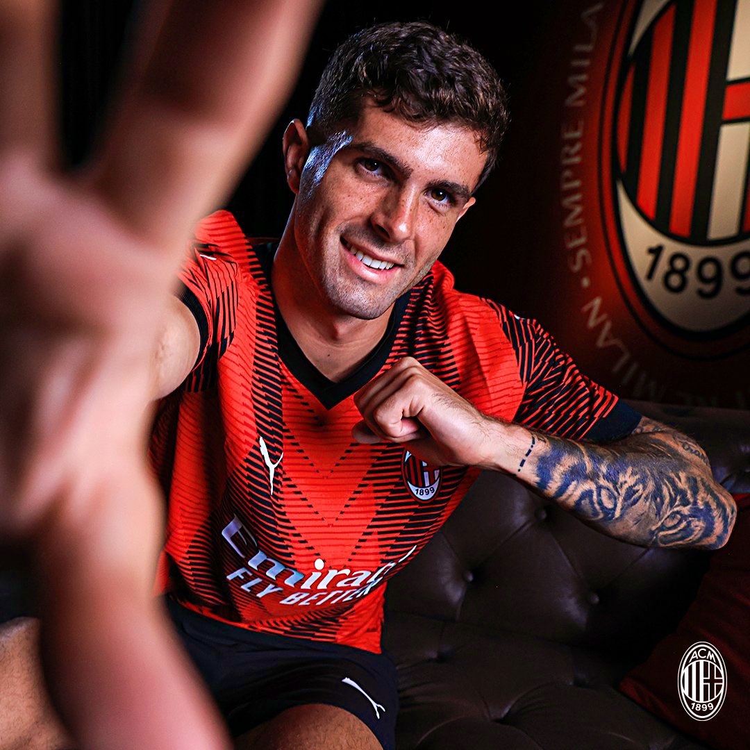 🚨 Christian Pulisic in his new colours. ❤️🖤

He will wear the number 1️⃣1️⃣ shirt. 

(📸 @ACMilan)