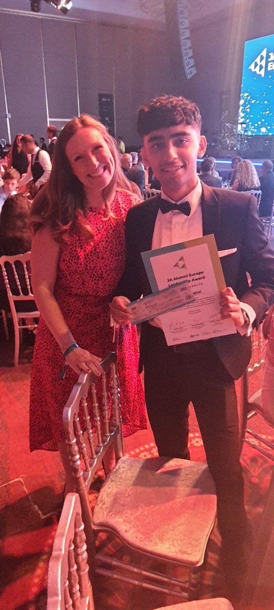 Congratulations to <a href="/monitouk/">Monito</a> team member Owais I on his Leadership Award at the Gen-E awards dinner in Istanbul. #BromsYE #BromsMonito #BromsBusiness #YoungEnterprise