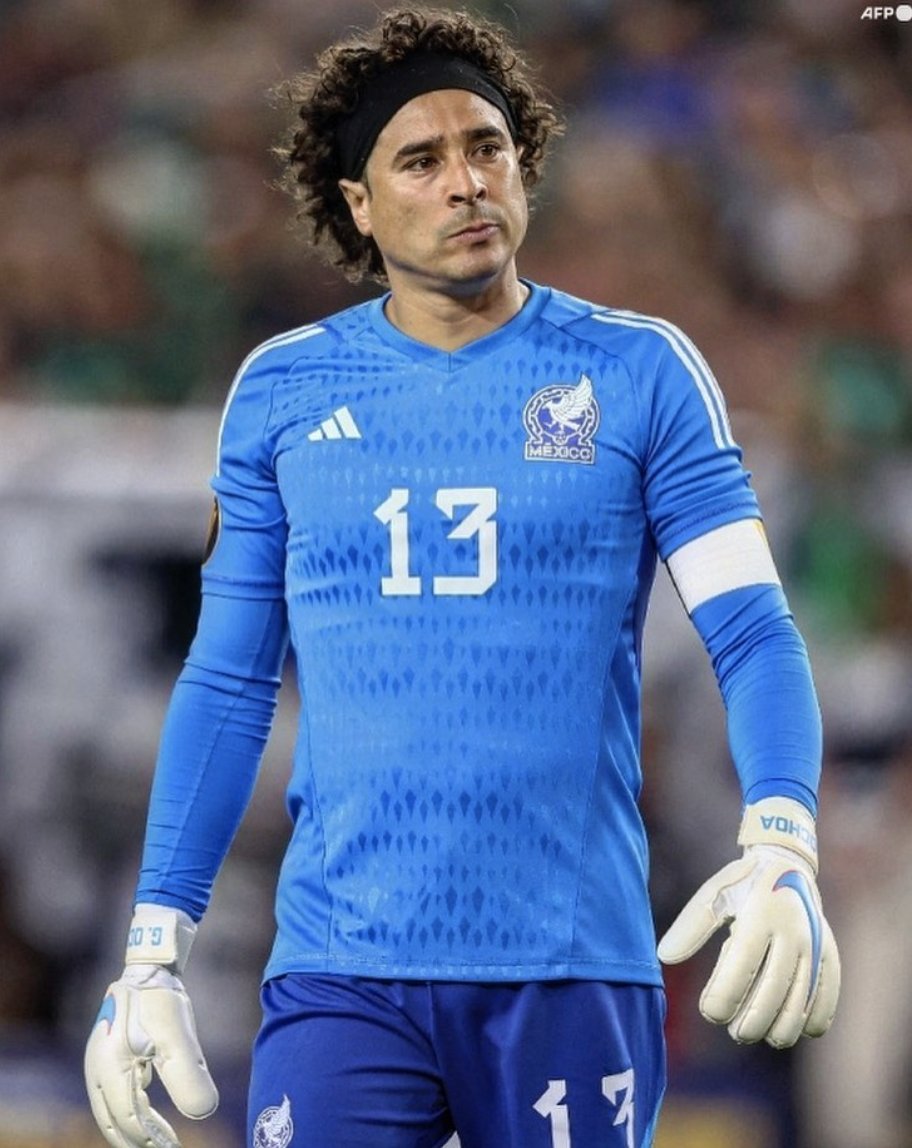 El único portero mexicano que ha competido en Ligas TOP 5 de Europa (Francia, España e Italia). El primer mexicano que fue nominado al Balón de Oro (y lo consiguió estando en la Liga MX). El guardián que se consagró campeón con el América, el club de sus amores. El cancerbero que