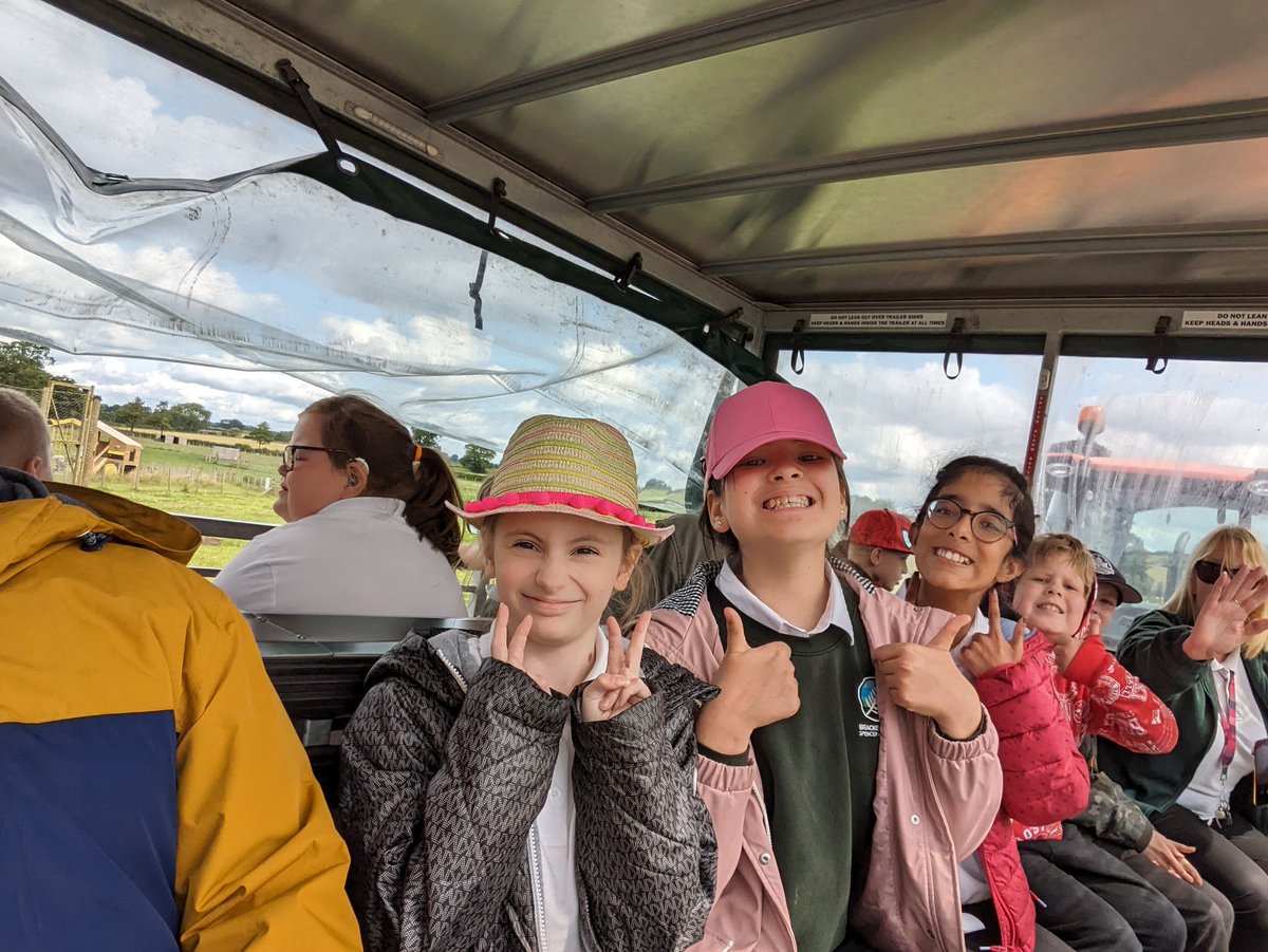Phoenix_BSA's tweet photo. We had the best time @AmertonFarm today! The children loved seeing all of the animals they've been learning about and asking a million questions of the staff 🤣 
#bekind #shiningbright 
@BrackensdaleS https://t.co/z9Co9OavhZ