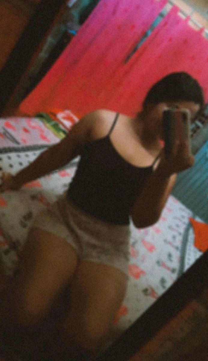 lauraamr24's tweet photo. Las tetas que tenía a los 17 se me fueron pal qlo https://t.co/QRt9Sge8xn