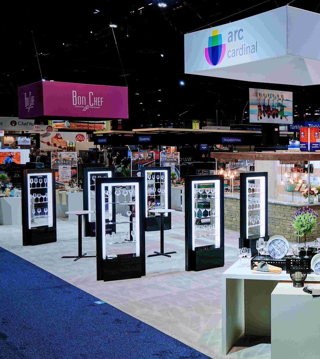 LakeshoreEx's tweet photo. Booth Solution of the Week - Arc Cardinal Rental Glassware Displays:  6 black metal-framed kiosks with clear shelves and perimeter bands of diffused edge lighting, creating a sparkle and drawing traffic. Tight time frame, gorgeous result! 
#ExperienceLakeshore #ArcCardinal https://t.co/ped3YeXGuE