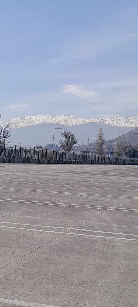 josef_221's tweet photo. Ir por toda  la ciudad viendo la cordillera nevadas le alegra el día a cualquiera. https://t.co/cbyfqK5ozi